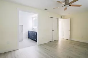 300 84th Ave NE, Saint Petersburg, FL 33702 - Photo 15