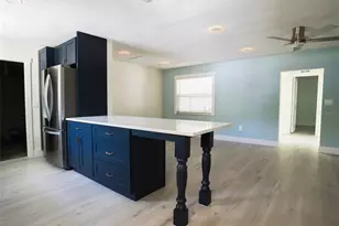 300 84th Ave NE, Saint Petersburg, FL 33702 - Photo 9