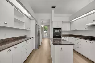 18401 30th St, Lutz, FL 33559 - Photo 17