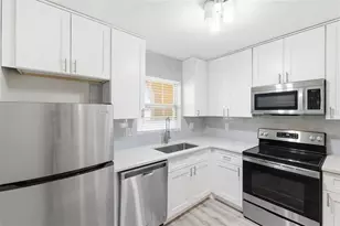 9993 86th St, Seminole, FL 33777 - Photo 11