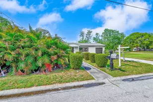 1026 Meadowlawn Dr N, Saint Petersburg, FL 33702 - Photo 41