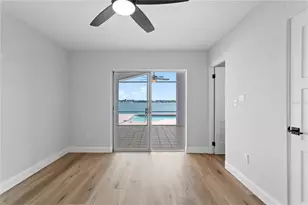 6984 S Shore Dr S, Saint Petersburg, FL 33707 - Photo 29