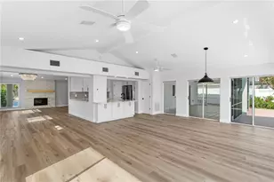 6984 S Shore Dr S, Saint Petersburg, FL 33707 - Photo 21