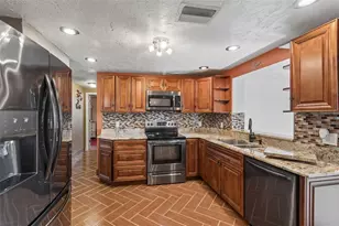 10804 Manchester Rd, Port Richey, FL 34668 - Photo 19