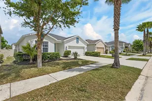 11113 Spring Point Cir, Riverview, FL 33579 - Photo 3