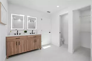 4816 79th Avenue Plaza E, Sarasota, FL 34243 - Photo 25