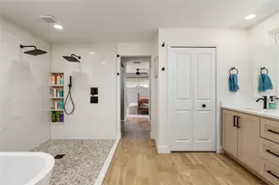 9294 Treasure Ln NE, Saint Petersburg, FL 33702 - Photo 15