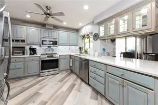 1800 Liesl Dr E, Venice, FL 34293 - Photo 3