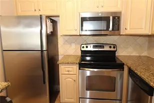 2202 Clubhouse Dr, Sun City Center, FL 33573 - Photo 9