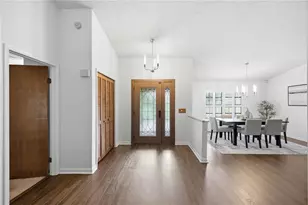 16704 Vallely Dr, Tampa, FL 33618 - Photo 3