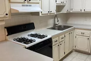 5530 80th St N, Saint Petersburg, FL 33709 - Photo 11