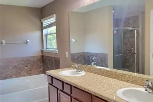 36142 Laguna Hills Cir, Zephyrhills, FL 33541 - Photo 13