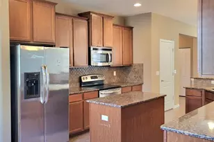 36142 Laguna Hills Cir, Zephyrhills, FL 33541 - Photo 7