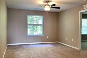 36142 Laguna Hills Cir, Zephyrhills, FL 33541 - Photo 23