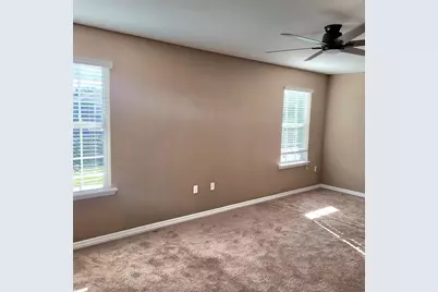 36142 Laguna Hills Circle, Zephyrhills, FL 33541 - Photo 21