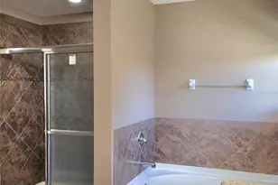 36142 Laguna Hills Cir, Zephyrhills, FL 33541 - Photo 15