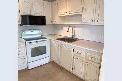 201 Kings Boulevard #19, Sun City Center, FL 33573 - Photo 11