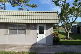 201 Kings Blvd, Sun City Center, FL 33573 - Photo 1