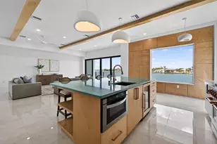 10201 Gulf Blvd, Treasure Island, FL 33706 - Photo 23