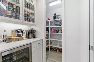 8245 Grande Shores Dr, Sarasota, FL 34240 - Photo 9