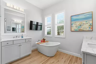 8245 Grande Shores Drive, Sarasota, FL 34240 - Photo 19