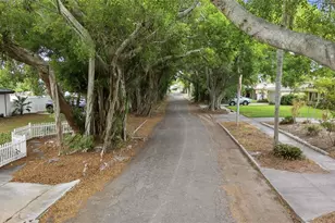 615 Fontana Ln, Bradenton, FL 34209 - Photo 37