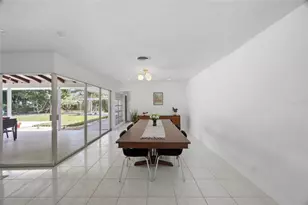 615 Fontana Ln, Bradenton, FL 34209 - Photo 9