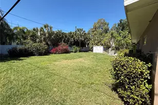 144 Almedo Way NE, Saint Petersburg, FL 33704 - Photo 3