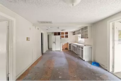 6808 New York Drive, Tampa, FL 33619 - Photo 7