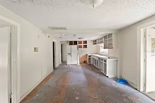 6808 New York Dr, Tampa, FL 33619 - Photo 7