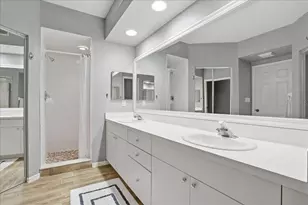 6425 Shoreline Dr, Saint Petersburg, FL 33708 - Photo 9