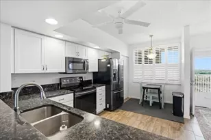 6425 Shoreline Dr, Saint Petersburg, FL 33708 - Photo 3