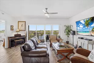 6425 Shoreline Dr, Saint Petersburg, FL 33708 - Photo 5