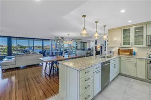 2795 Kipps Colony Dr S, Saint Petersburg, FL 33707 - Photo 13