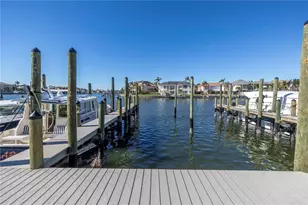 2795 Kipps Colony Dr S, Saint Petersburg, FL 33707 - Photo 5