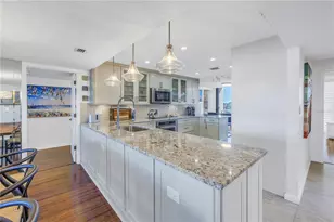 2795 Kipps Colony Dr S, Saint Petersburg, FL 33707 - Photo 15