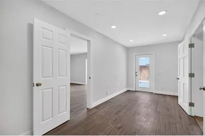 7919 Causeway Boulevard S, Saint Petersburg, FL 33707 - Photo 19