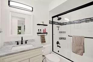 4303 Middle Lake Dr, Tampa, FL 33624 - Photo 19