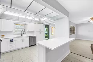 4700 Cove Cir, Saint Petersburg, FL 33708 - Photo 11