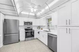 4700 Cove Cir, Saint Petersburg, FL 33708 - Photo 7