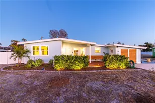 2110 Alcazar Wy S, Saint Petersburg, FL 33712 - Photo 21