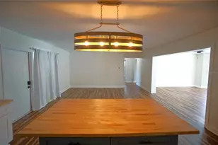 7325 10th St N, Saint Petersburg, FL 33702 - Photo 7