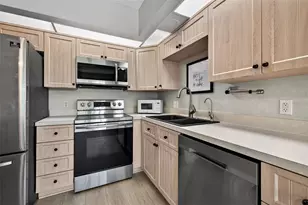 2231 Utopian Dr E, Clearwater, FL 33763 - Photo 9