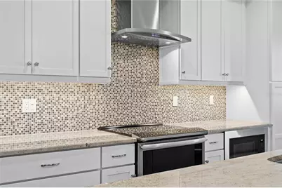 412 Regent Lane N, Saint Petersburg, FL 33701 - Photo 11