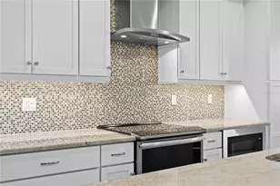 412 Regent Ln N, Saint Petersburg, FL 33701 - Photo 11