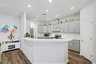 6749 Abbywood Ln, Zephyrhills, FL 33541 - Photo 11