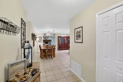 2701 Brandon View Drive, Brandon, FL 33511 - Photo 5