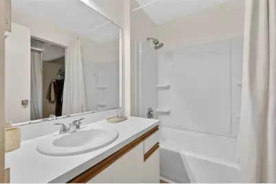 492 Santa Cruz Place NE #E, Saint Petersburg, FL 33703 - Photo 17