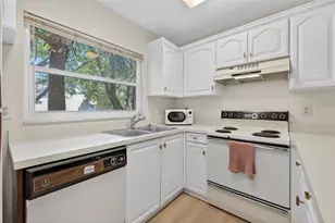 492 Santa Cruz Pl NE, Saint Petersburg, FL 33703 - Photo 11
