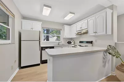 492 Santa Cruz Place NE #E, Saint Petersburg, FL 33703 - Photo 13